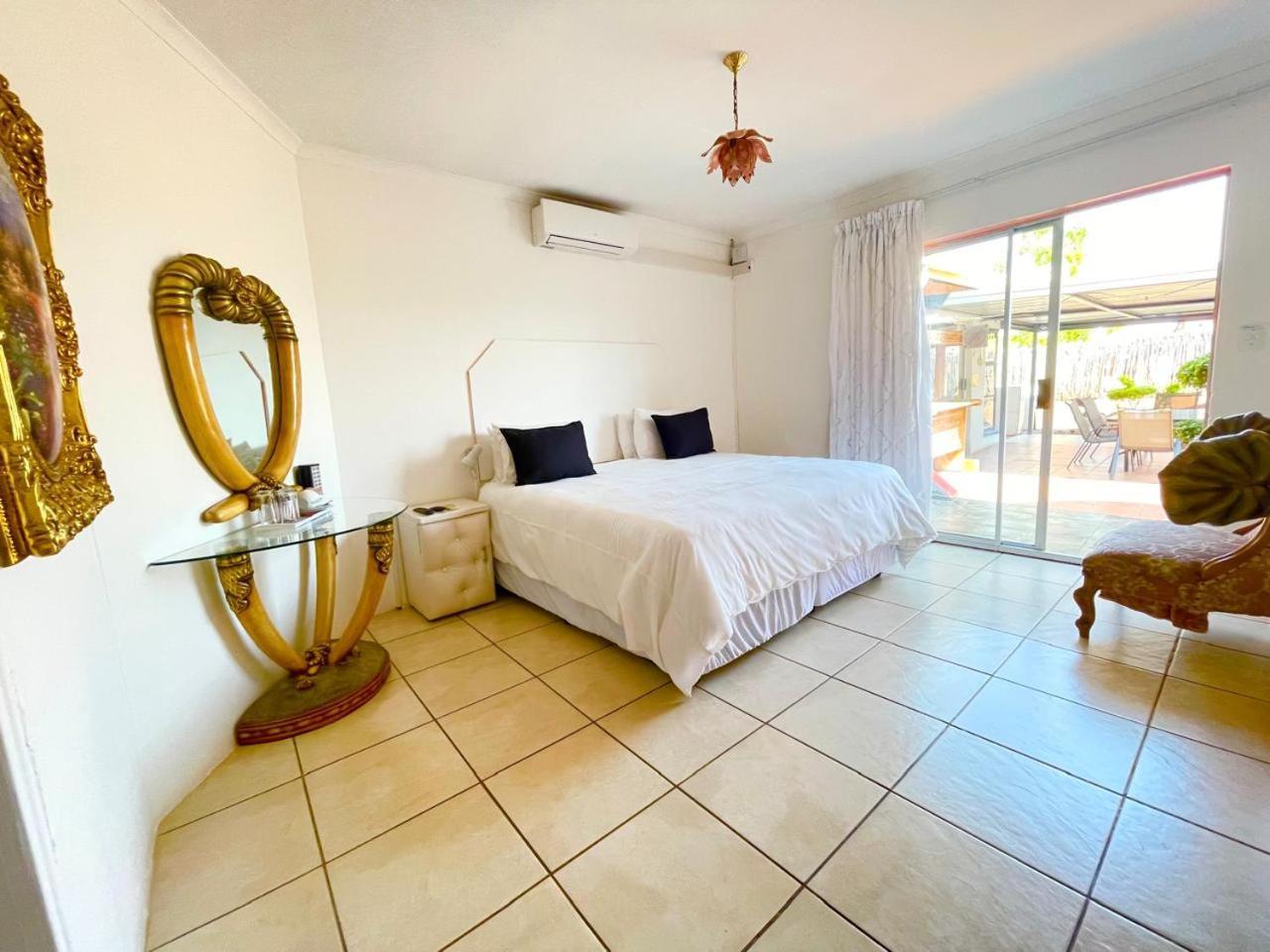 Joezebel Guesthouse Mogwase Bagian luar foto